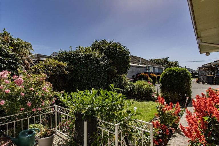 Photo of property in 2/23 Belfast Road, Belfast, Christchurch, 8051