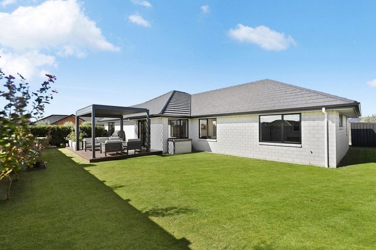 Photo of property in 18a Rose Leigh Drive, Cambridge, 3434