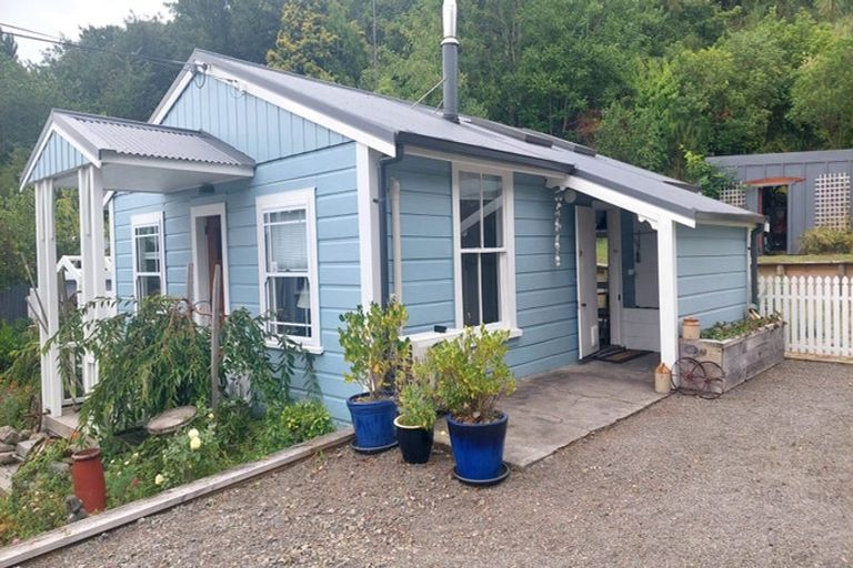 Photo of property in 41 Watt Street, Featherston, 5710