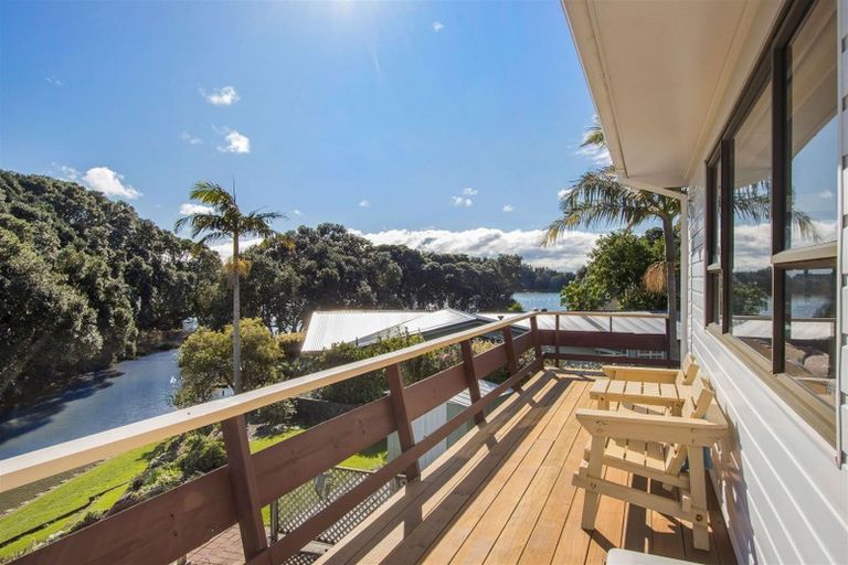 Photo of property in 46 Roretana Drive, Athenree, Katikati, 3177