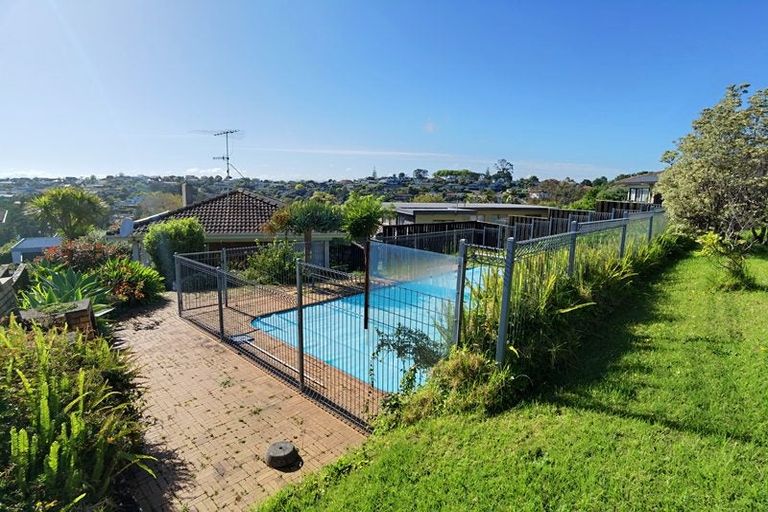 Photo of property in 36 Haseler Crescent, Howick, Auckland, 2014