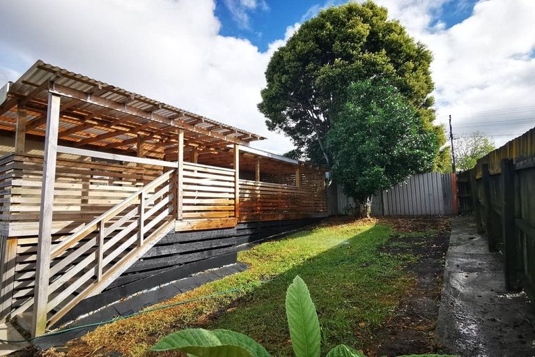 Photo of property in 252 Triangle Road, Massey, Auckland, 0614