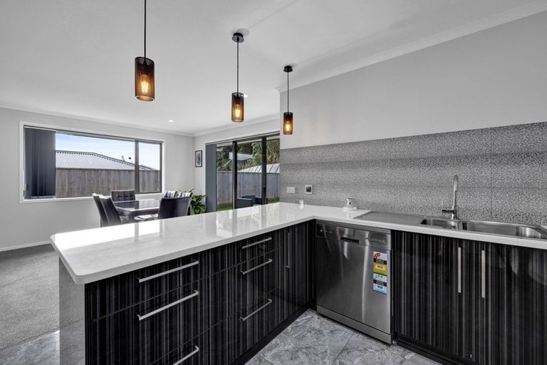 Photo of property in 6 Frederick Place, Whalers Gate, New Plymouth, 4310