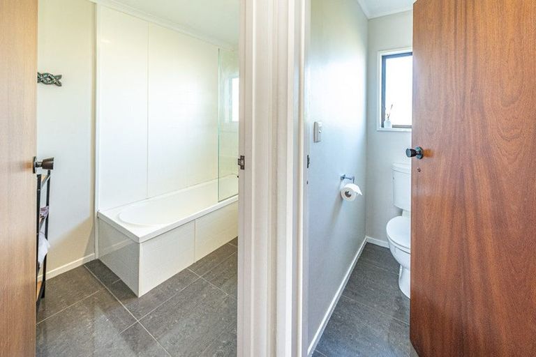 Photo of property in 18 Warwick Place, Springvale, Whanganui, 4501