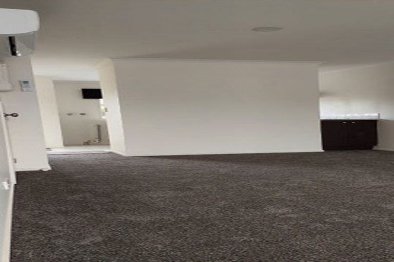 Photo of property in 10 Rosandich Drive, Sunnyvale, Auckland, 0612