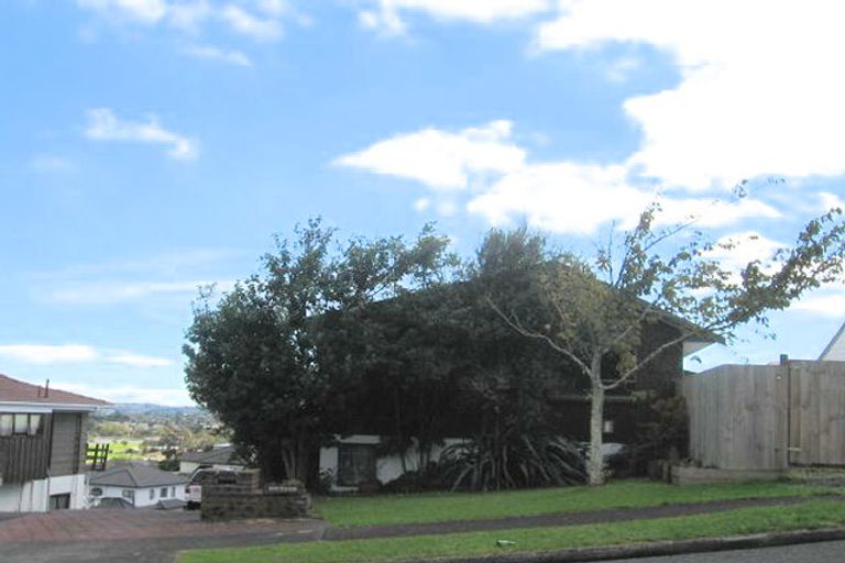 Photo of property in 1/15 Gwenand Place, Botany Downs, Auckland, 2010