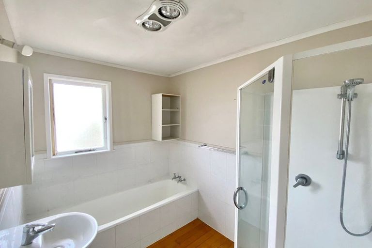 Photo of property in 32 Cardiff Road, Pakuranga, Auckland, 2010