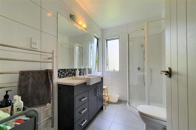 Photo of property in 64 Oakway Drive, Schnapper Rock, Auckland, 0632