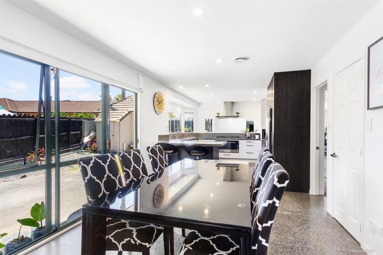 Photo of property in 8 Chippewa Place, Conifer Grove, Takanini, 2112