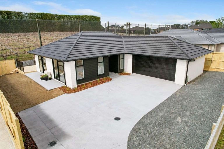 Photo of property in 16 Sam Heywood Place, Pyes Pa, Tauranga, 3112