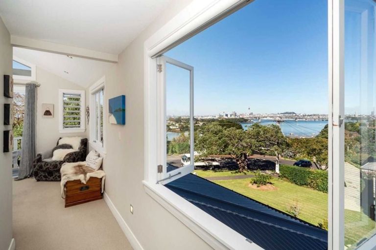 Photo of property in 1/41 Seaview Avenue, Northcote, Auckland, 0627