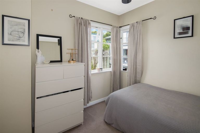 Photo of property in 35 Hindmarsh Street, Johnsonville, Wellington, 6037