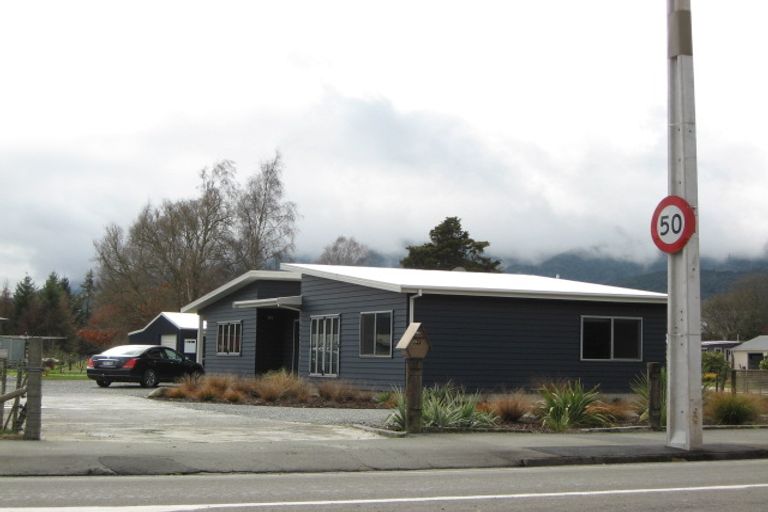 Photo of property in 87 Waller Street, Murchison, 7007