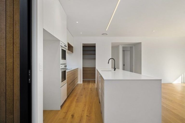 Photo of property in 33 Obelisk Street, Wanaka, 9305