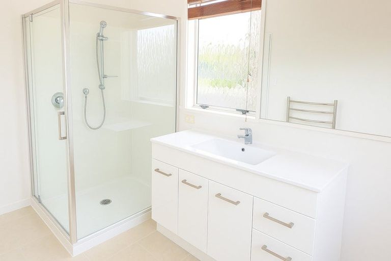 Photo of property in 2/5 Kenmure Avenue, Forrest Hill, Auckland, 0620