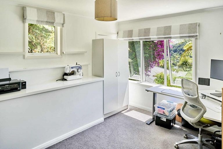 Photo of property in 35 Walter Road, Lowry Bay, Lower Hutt, 5013