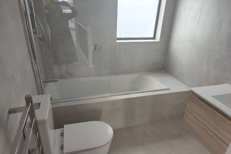 Photo of property in 8/107 Hobsonville Road, West Harbour, Auckland, 0618