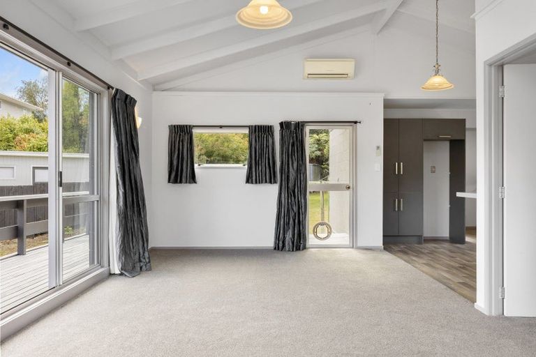 Photo of property in 32 Tremaine Avenue, Two Mile Bay, Taupo, 3330