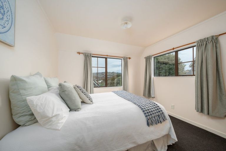 Photo of property in 6 Ellwood Place, Churton Park, Wellington, 6037