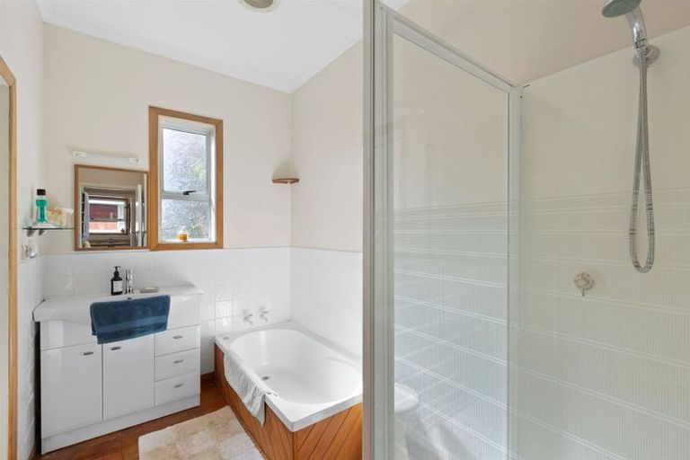 Photo of property in 8 Manu Crescent, Upper Vogeltown, New Plymouth, 4310