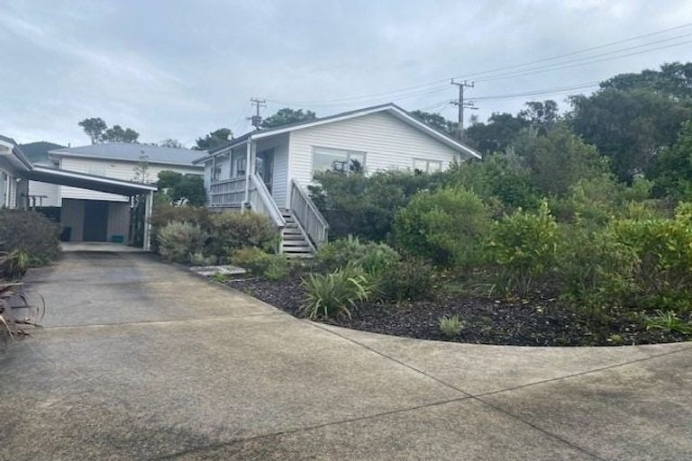 Photo of property in 23 Hampton Hill Road, Tawa, Wellington, 5028
