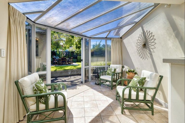 Photo of property in 6 Kingsgate Close, Havelock North, 4130