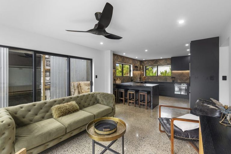 Photo of property in 127 Bethells Road, Waitakere, 0781