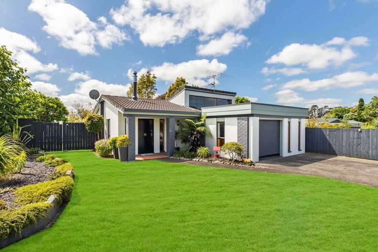 Photo of property in 120 Racecourse Road, Waiuku, 2123