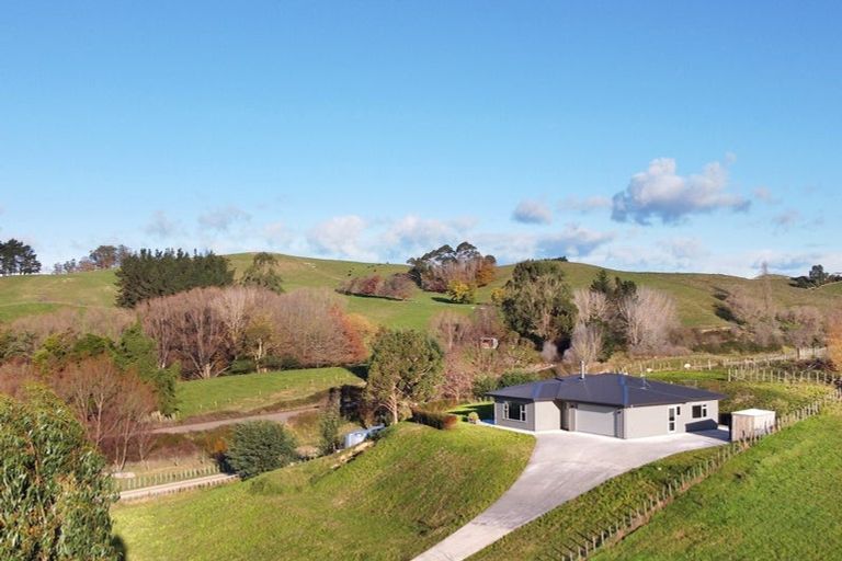 Photo of property in 100 Racecourse Road, Waipawa, 4210
