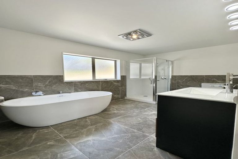 Photo of property in 17c Balmain Road, Birkenhead, Auckland, 0626