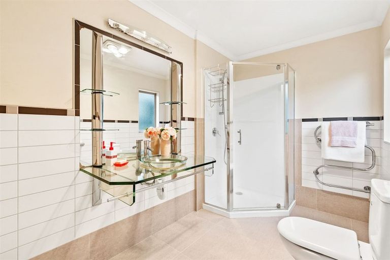 Photo of property in 77c Colwill Road, Massey, Auckland, 0614