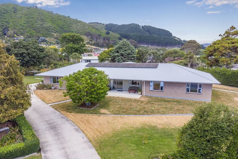Photo of property in 3-9 Seddon Street, Waikanae, 5036