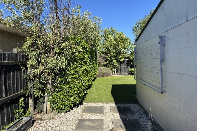 Photo of property in 92 Isleworth Road, Bishopdale, Christchurch, 8053