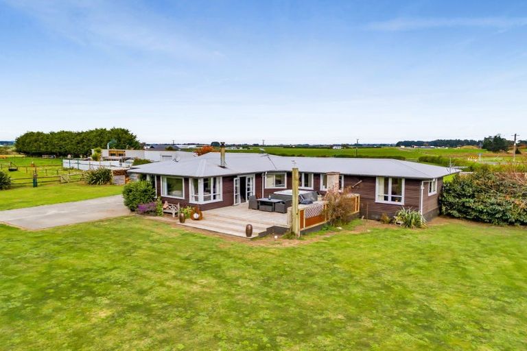 Photo of property in 5883 Mountain Road, Normanby, Hawera, 4673