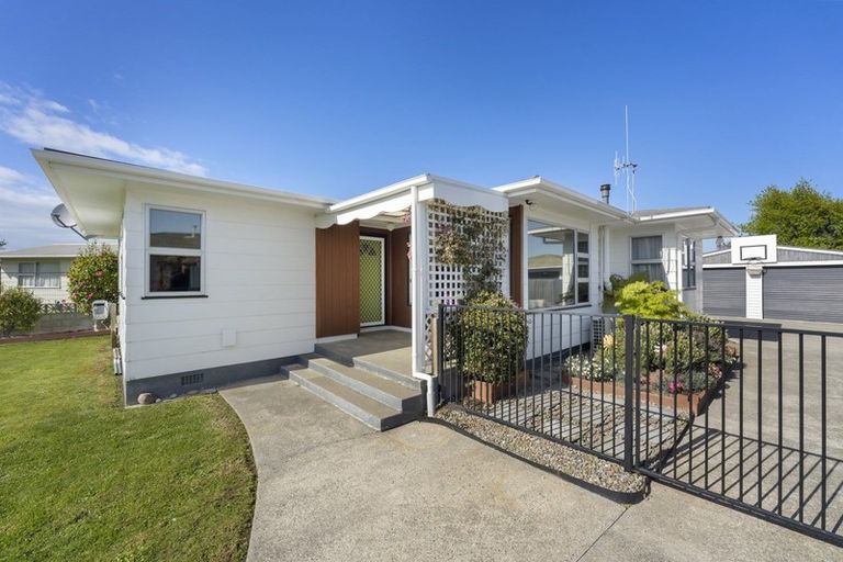 Photo of property in 26 Dunk Place, Milson, Palmerston North, 4414