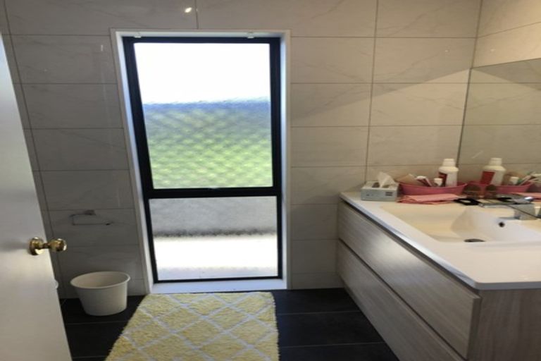 Photo of property in 26 Crescent Hills Court, Northpark, Auckland, 2013