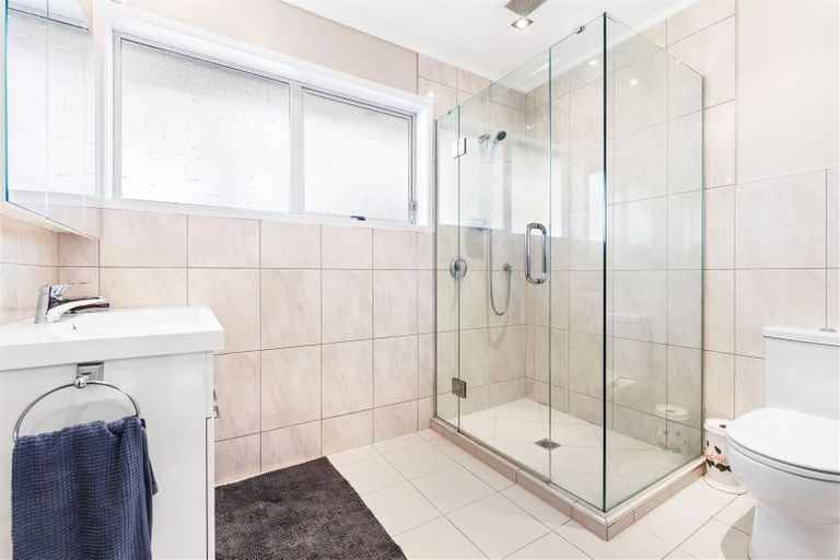 Photo of property in 28 Faith Bullock Place, New Lynn, Auckland, 0600