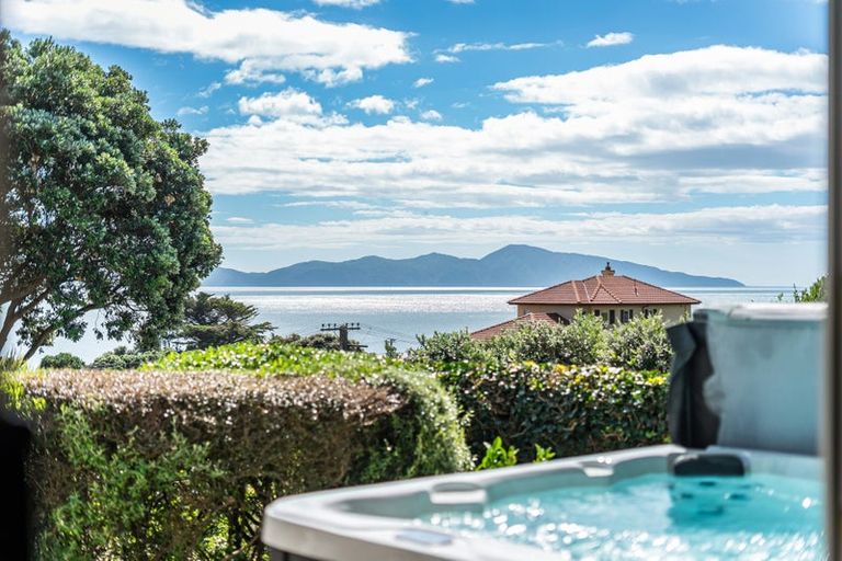 Photo of property in 16 Paneta Street, Paekakariki, 5034
