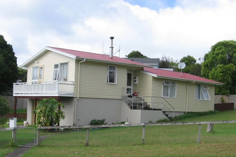 Photo of property in 4 Claverdon Drive, Massey, Auckland, 0614