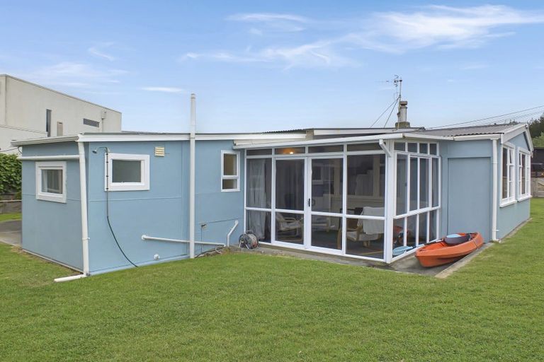 Photo of property in 13 Barber Street, Foxton Beach, Foxton, 4815