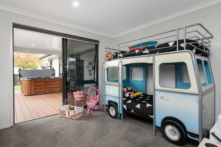 Photo of property in 2 Greystone Place, Omokoroa, 3114