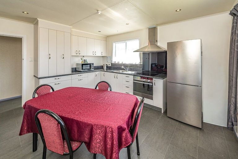 Photo of property in 21 Omori Place, Castlecliff, Whanganui, 4501