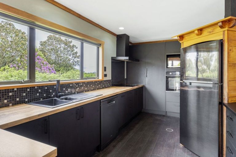 Photo of property in 20 Kiri Road, Te Kiri, Opunake, 4682