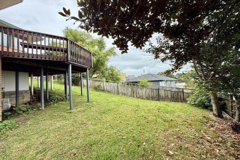 Photo of property in 11 Van Dyke Place, West Harbour, Auckland, 0618