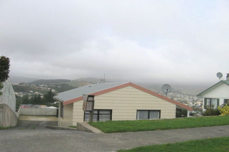Photo of property in 32 Almora View, Ascot Park, Porirua, 5024