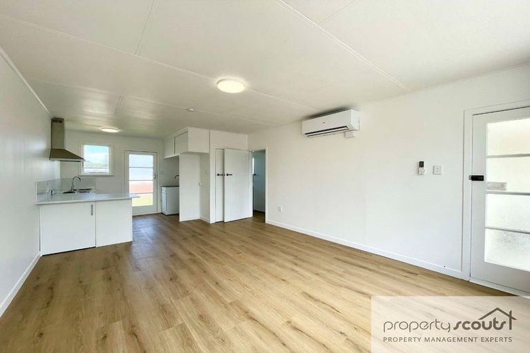 Photo of property in 4 Simons Street, Moturoa, New Plymouth, 4310