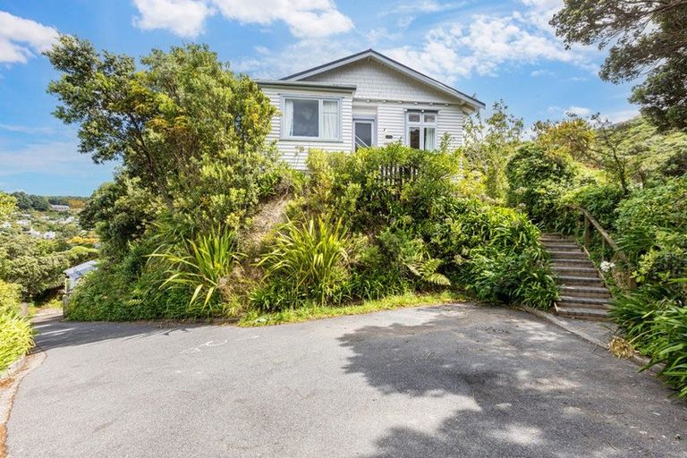Photo of property in 2a Severn Street, Island Bay, Wellington, 6023