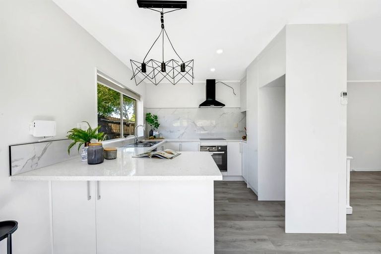 Photo of property in 10 Skelton Avenue, Randwick Park, Auckland, 2105