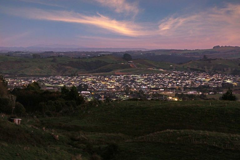 Photo of property in 390 Razorback Road, Pokeno, 2472