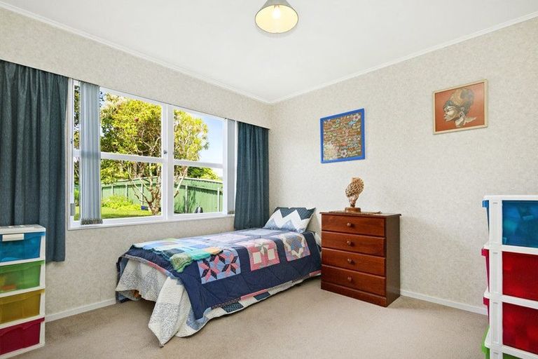 Photo of property in 8 Fitzwilliam Terrace, Tawa, Wellington, 5028